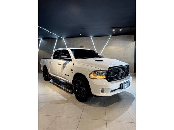 RAM CLASSIC 5.7 V8 GASOLINA LARAMIE NIGHT EDITION CD 4X4 AUTOMÁTICO RAM CLASSIC 5.7 V8 GASOLINA LARAMIE NIGHT EDITION CD 4X4 AUTOMÁTICO